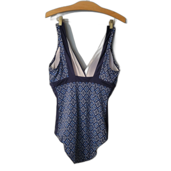 L. L. Bean Women's Plus Size One-Piece UPF 50+ Navy/Floral Swimsuit 14 Long - Picture 2 of 4